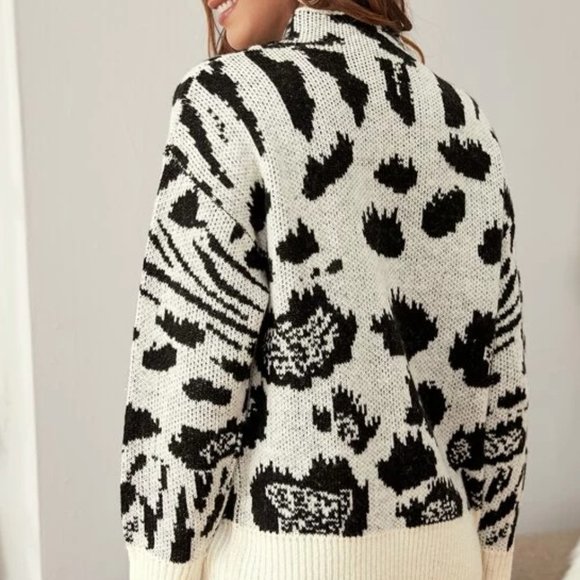 Black and White Printed Collared Sweater in M - Picture 2 of 3